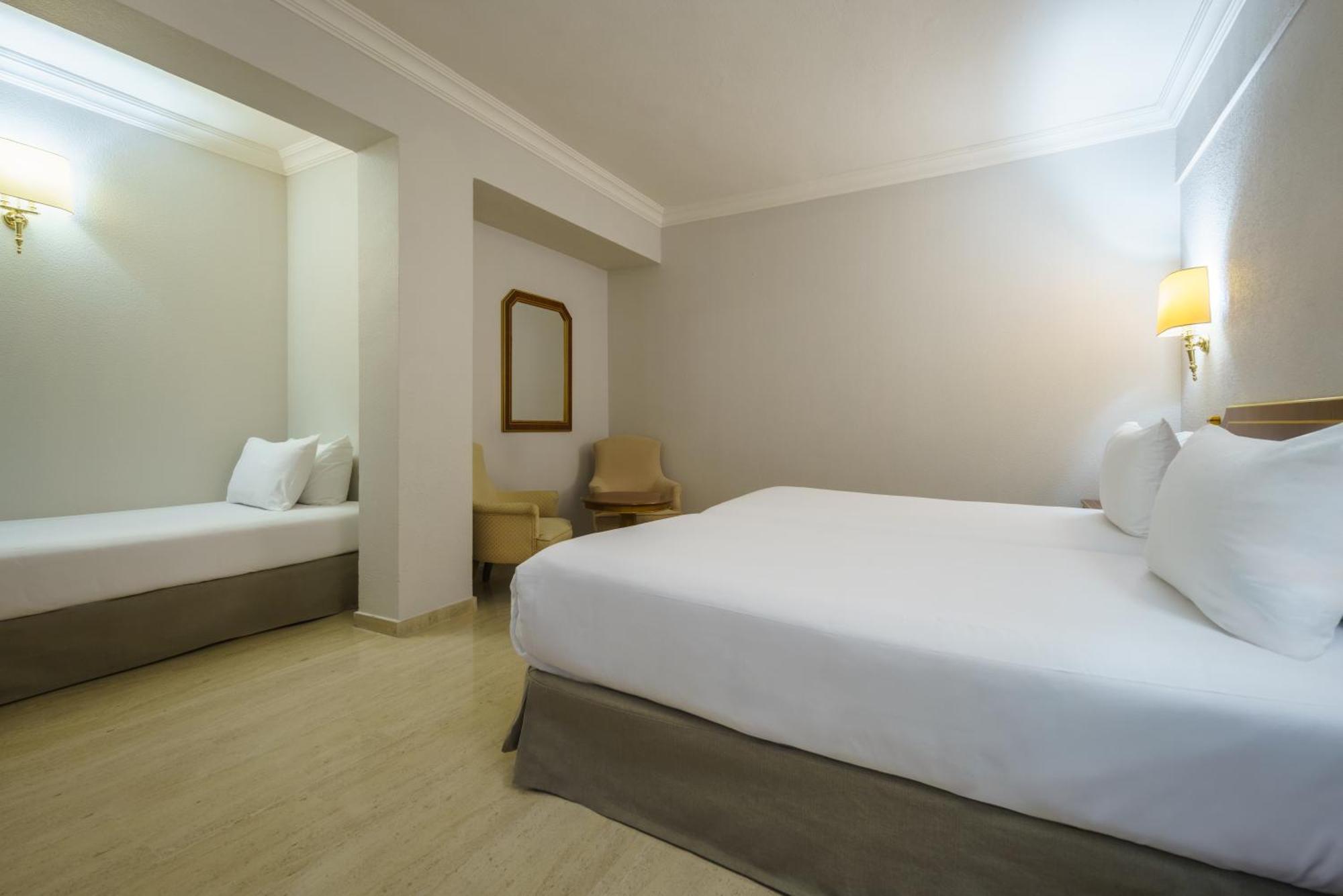 Crisol Jardines De Cordoba Hotel Exterior photo